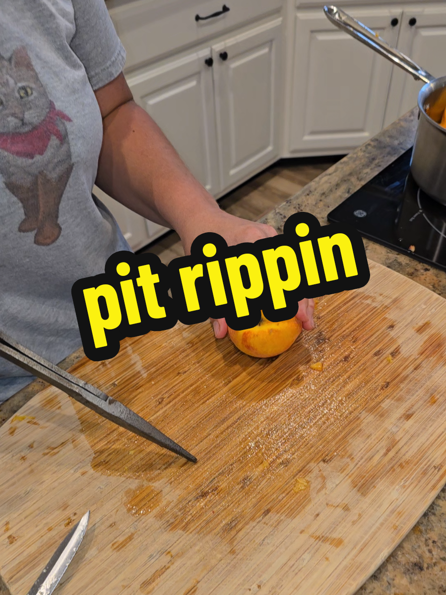 Here's a trick to rip those pits out of peaches.  #peaches #trick #hack #Summer #summerpeach #peachpit #kitchenhack 