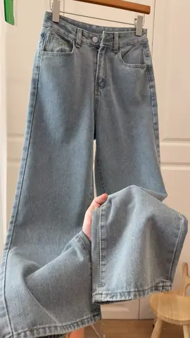 #jeansoutfitideas #jeansoutfit #jeanswanita #celanajeans #jeansbiru #baggyjeans #loosejeans #jeanshighwaist 