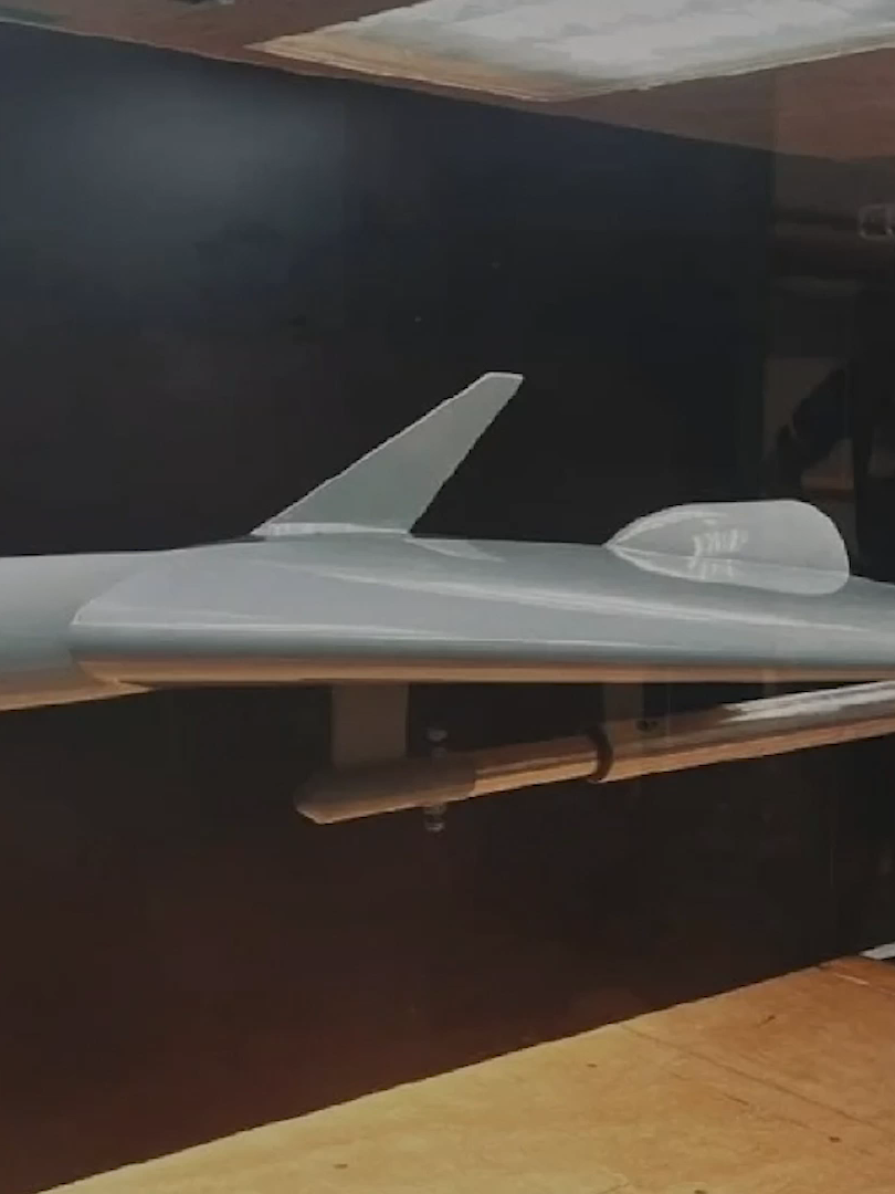 កងទ័ពអាកាសថៃសម្ញែងក្រុមយន្តហោះគ្មានមនុស្សបើកអត្ត.ឃាត Kamikaze ខណៈភាពតានតឹងជាមួយកម្ពុជាបន្តអូសបន្លាយ#sbmnews