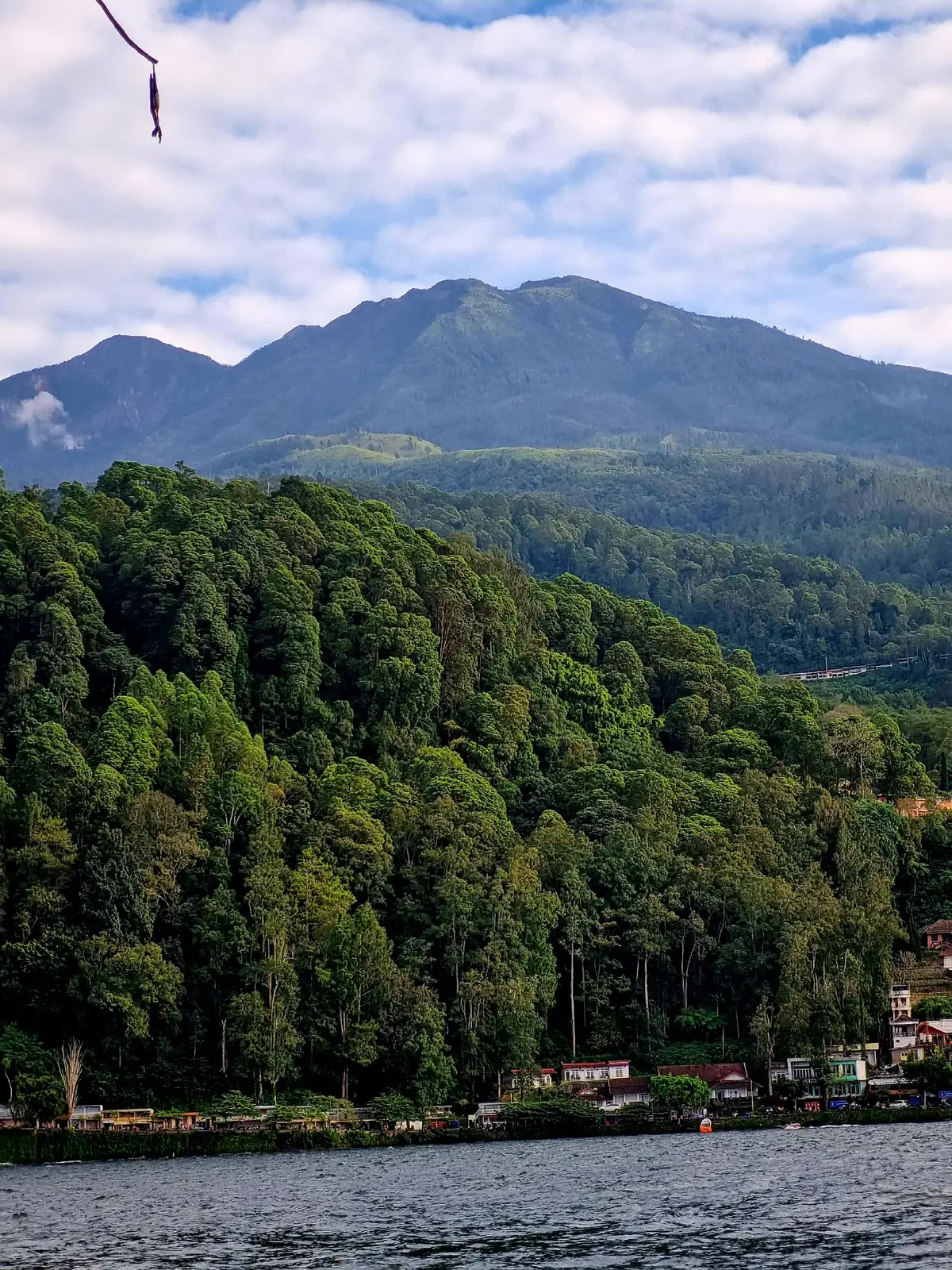 telaga sarangan #fyp #saranganhariini #tawangmangu #satesarangan #kapalsarangan #fotosamsung #samsung #s21fe #samsungs21  @saranganofficial 