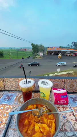 makan seblak bonus vieww yg ngedemin😍 #4u #fypシ゚ #kuninganjawabarat #seblakarafah #kuninganfood #lfl #sailorsong #gigiperezsailorsong 