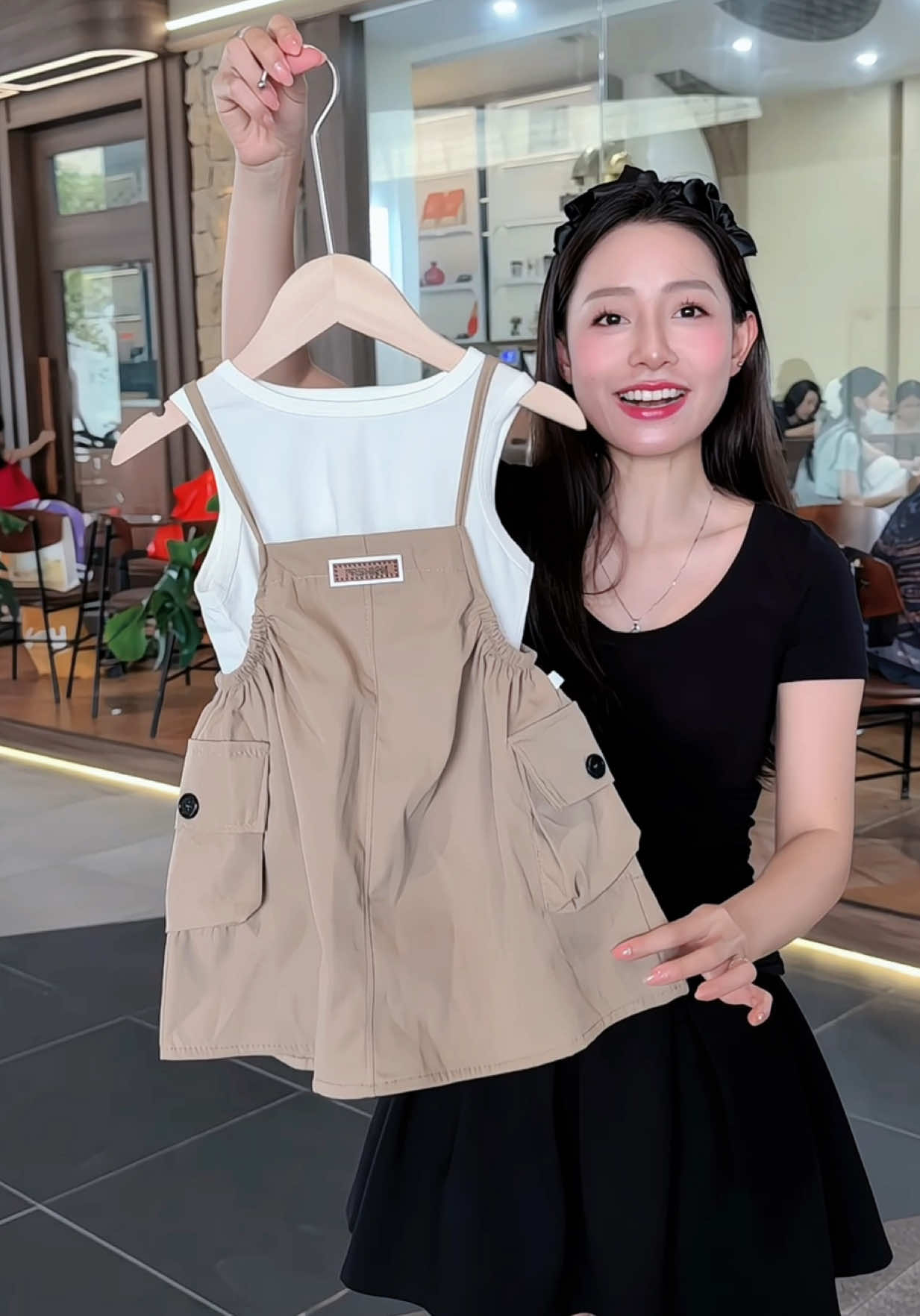 Set yếm kèm áo cho bé gái mặc hè mát mẻ xinh yêu #thoitrangchobe #thoitrangchobeyeu #doxinhchobe #thunhikids #thoitrangbegai #vaybegai #begaixinhxan #begaidangyeu #vaybegaimache #setyembegai #yemchobegai #setaoyembegai #yembegai #vayyembegai #setvayyem 