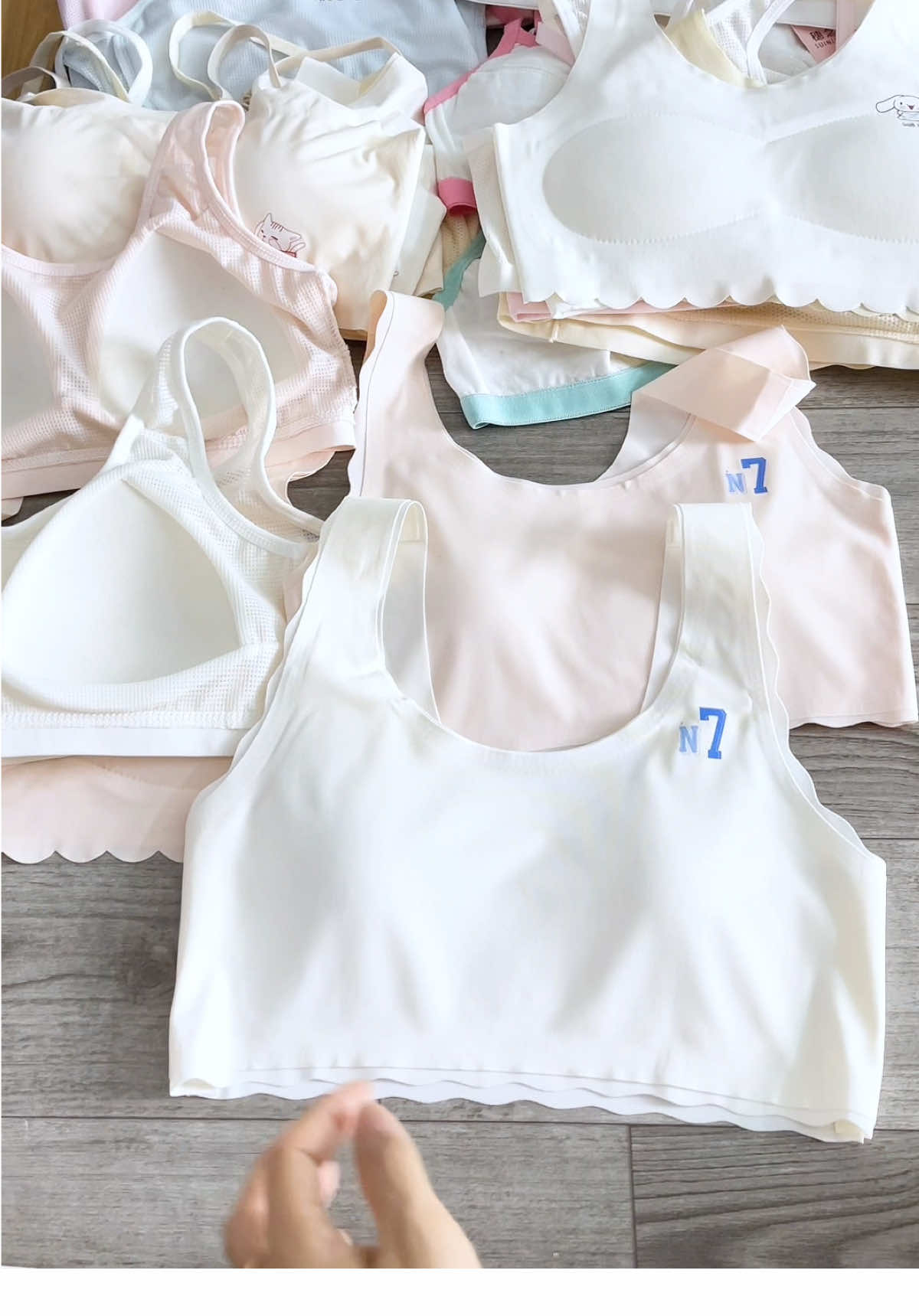 Áo lót đệm liền cho bé gái. #thanhthanhnd2 #dochobe #aolot #aohocsinh #aolotbegai #begai #aobegai #aola #aolachobe #aolotchobe #aongucchobe #dobochobe #dolotbegai 