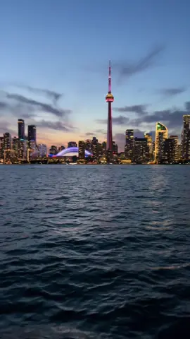 Toronto by night 🌙 Calm, lights, and a view that speaks for itself 🇨🇦 #TorontoNights #SkylineViews #CNTower #CityVibes 