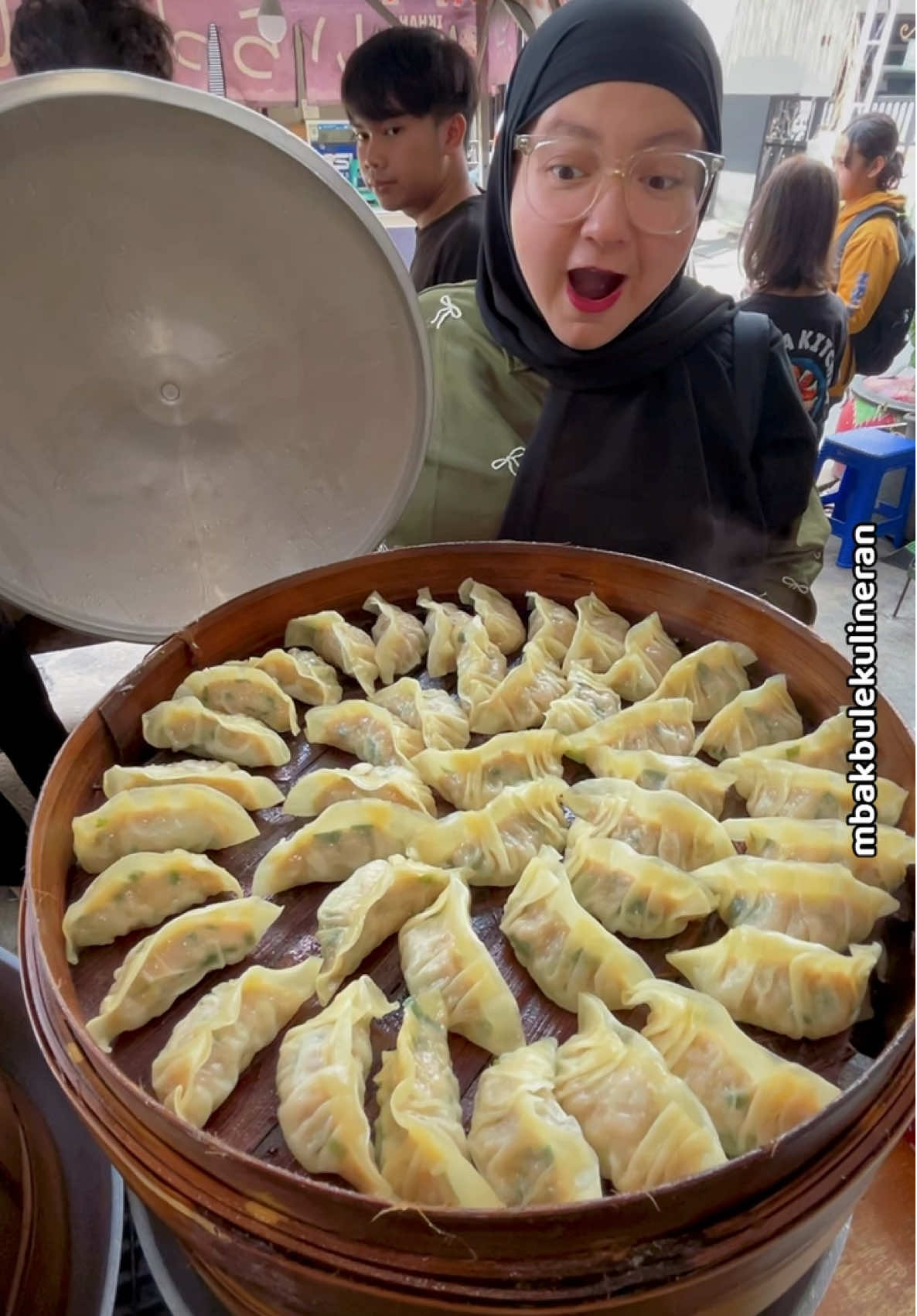 200 KG Ludes dalam sehari ‼️ . #kuliner #malang #kulinermalang #malangkuliner #gyoza #mbakbulekulineran 