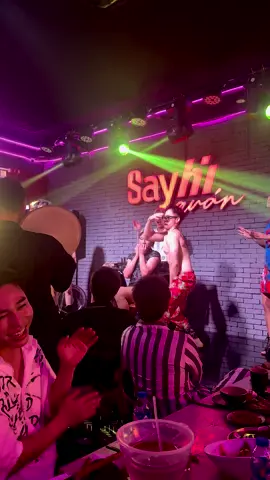 Ghẹo khách h khahcs ghẹo lại