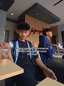 Jadi orang pemalu tuh gak enak mau nyapa takut gak di sapa balik #pemalu #fyp #xybca #au #fypシ 