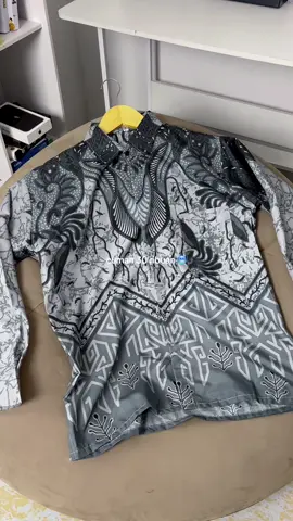 30 ribu aja udah dapat kemeja batik gini langsung sih beli batik nya dikeranjang sekarang #kemejabatik #bajubatik #batik #kemejabatikcowok 