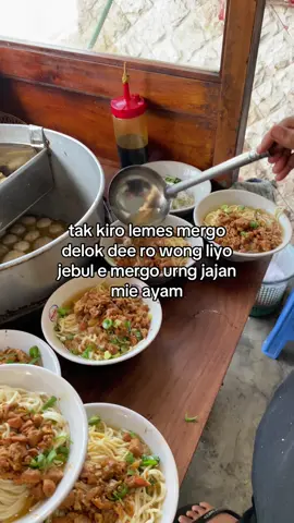 ayoo gek do jajann#mieayam #baksowonogiri #kulonprogo #kulonprogoyogyakarta #guyonwaton #trending #masukberandafyp #fypシ 
