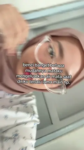 pakai kacamata pun sering kaluar air mata. tpi lbh sering keluar air mata pas main hp sambil rebahan:) #mataminus #fypシ 
