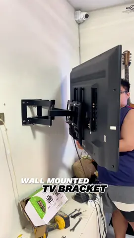 32-70” inches ang kaya nitong TV Wall Mounted bracket natin. Up to 45kgs naman ang weight capacity. 💯👍🏻 #wallmount #tvbracket #television #movabletv 