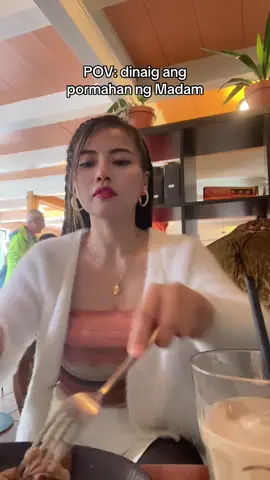 Dinaig Ang pormahan ng madam kapag lalabas