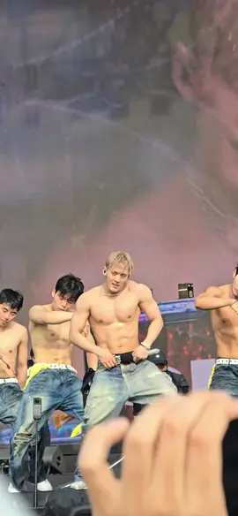 some more Huta at Waterbomb Seoul. #huta #btob #minhyuk #waterbomb #waterbombseoul #seoul #kpop #khiphop #edm 