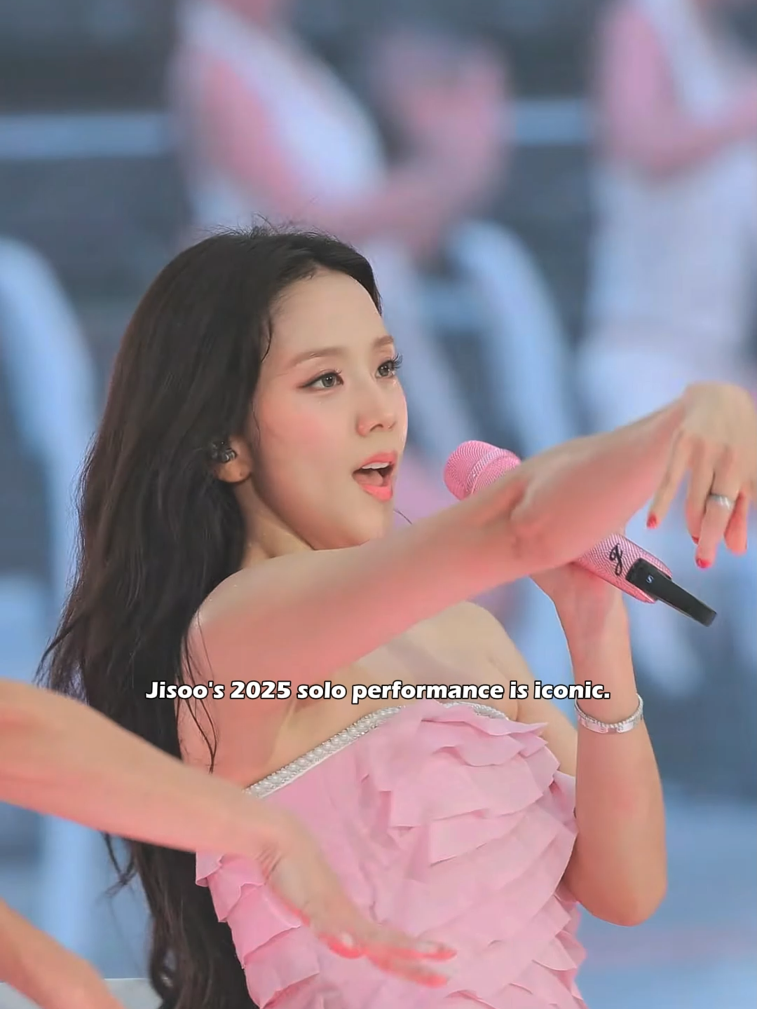 She came out like a true queen 👑 #JISOO #BLACKPINK #DeadlineTour #JisooSolo #Kpop2025 #fyp #foryou #kpopedit #Goyang #BLINK