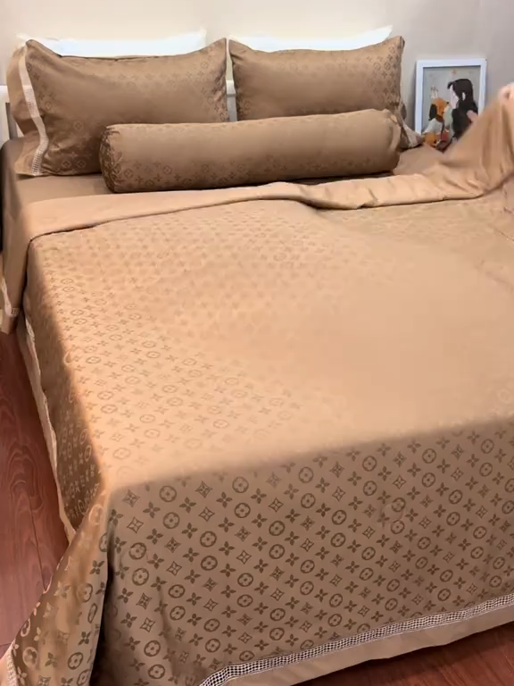 #CG20 Chăn Ga Lụa Thái Thương Hiệu Cao Cấp về số lượng lớn ❄️Chất liệu mềm mịn mát ❄️Chăm sóc làn da nhạy cảm ❄️Dễ vệ sinh ❄️Đẳng cấp tinh tế ▫️FULLSET 4 món