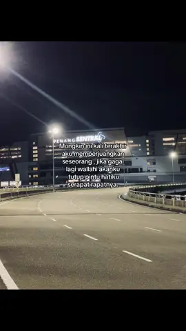 Carilah kebahagianmu puan, lelaki perangai sebangsat sepertiku tidak pantas bahagia dngn mu🙂. #qoutes #foryou #fyppp #sad #sadstory 