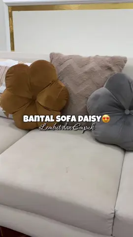 Bantal sofa bunga daisy😍🛍️ #bantalsofa #bantalempuk #homedecor 