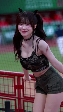 侏羅紀世界主題日 李多慧 🎶 Movie time #侏儸紀世界 #天母棒球場 #龍袍使命 #李多慧이다혜 #李多慧 #多慧 #이다혜  #dragonbeauties小龍女 #dragonbeauties #小龍女李多慧 #味全龍啦啦隊 #味全龍 #大巨蛋 #台北大巨蛋 #啦啦隊 #中華職棒 #cpbl #canon #龍星大樂 #rf70200f28lisusm