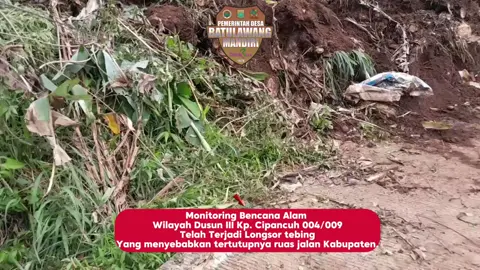 Kepala Desa Batulawang H. Nanang Rohendi  bersama Babinsa Peltu Usep Munandar  dan Perangkat Desa Batulawang melaksanakan kegiatan Monitoring Bencana Tanah Longsor yang terjadi di Kp. Cipancuh RT 04/09 Desa Batulawang wilayah Kec. Cipanas Kabupaten Cianjur yang mengakibatkan tertutupnya ruas jalan Kabupaten jalur alternatif puncak 2. @dr.mohammadwahyu  @abiramzi76  @kemendagri  @kemendespdtt  @setda_cianjur  @dpmd_cianjur  @firmanedi  @kecamatan.cipanas  #jabaristimewa #cianjurerabaru  #desabatulawang #batulawangmandiri #reels