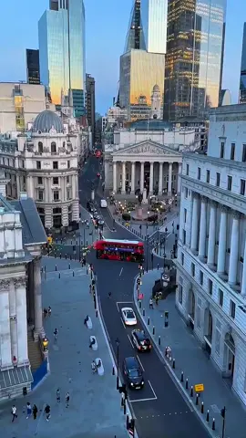 London, UK🇬🇧❤️ You must come to London once in your life, walk along the Thames, walk across the Tower Bridge, stop under the Big Ben, listen to the dim bells, and feel the romance of London at that moment. 🇬🇧😘❤️😍🫶🍁💫💯🌟💥⭐ #UK , #London , #GlobalTravel , #TravelPlayer , #londontravel , #uktourism , #londonadventures , #traveltips , #daytripideas #creatorsearchinsights 