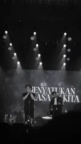 this part : 'tetaplah menjadi bintang dilangit, agar cinta kita abadi' #padireborn #konser#fyp 