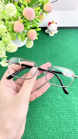 Kính lão thị nhìn gần tròng thủy tinh #kinhlaothi #kinhnguoigia #kinhvienthitrungnien #kinhdocsach #kinhlaonu #kinhgiare #kinhvien #kinhlaonam #review #kinhlao #kinhnuavien #kinhdocbao #xuhuong #kinhvienthi #kinh #kinhdep 