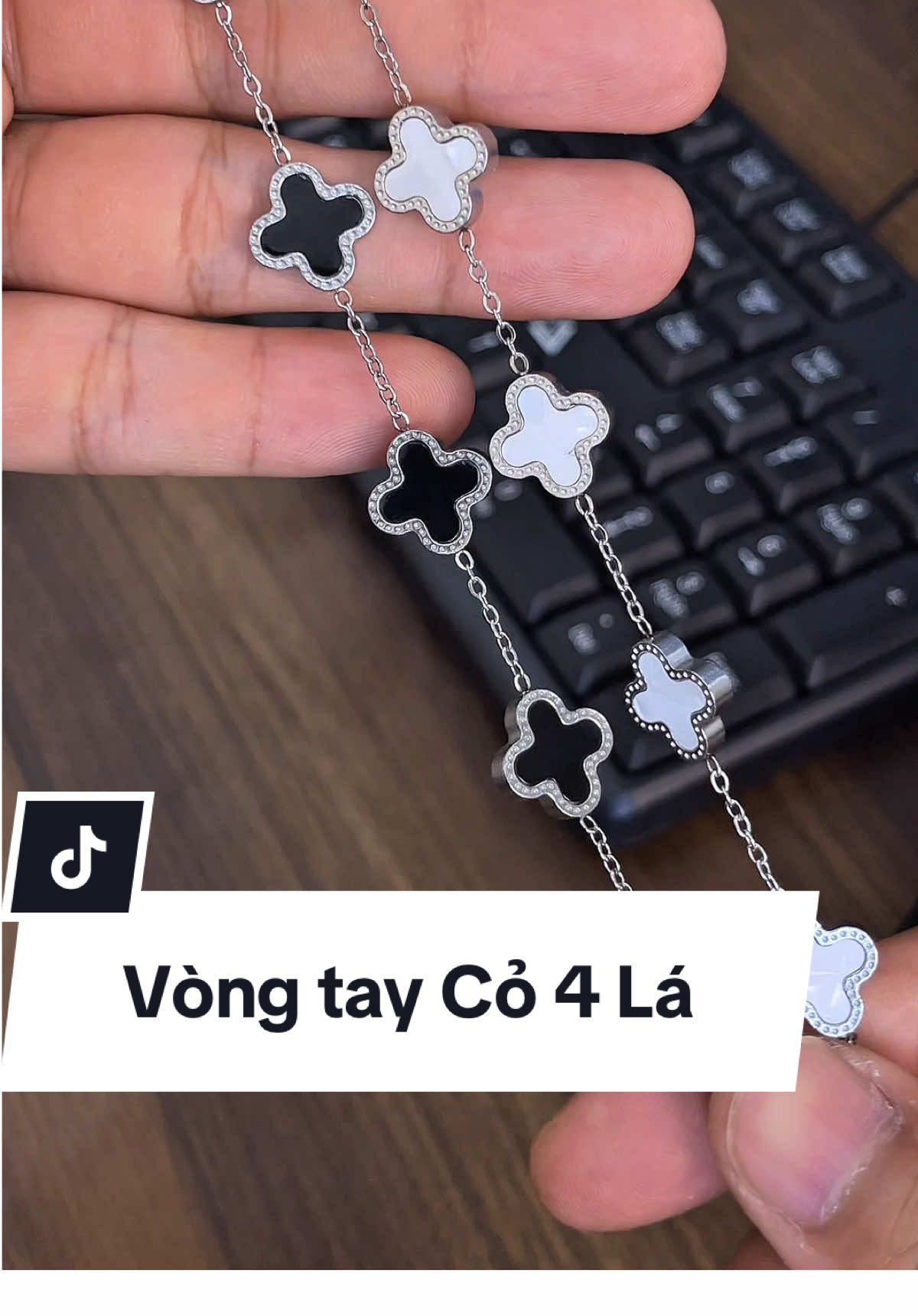 Vòng tay cỏ 4 lá 2 màu đẹp làm quà tặng ny nè mấy ní #tavistudio #xuhuong #xuhuongtiktok #phụkienthoitrang #nhantitan #samtetbungsac #goclamdep 