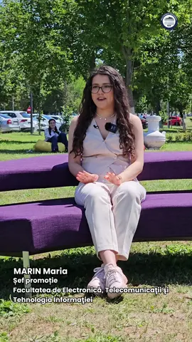 📡 MARIN Maria este șefa de promoție a Facultății de Electronică, Telecomunicații și Tehnologia Informației, promoția 2025, specializarea Tehnologii și sisteme de telecomunicații, cu o medie de absolvire de 9,67.  🧭 Originară din Slobozia, județul Ialomița, Maria a urmat Colegiul Național „Mihai Viteazul”, unde s-a format ca olimpică pasionată de matematică și fizică, visând la o carieră în inginerie. 💻 A ales #ETTI în urma unei excursii școlare și nu a dat înapoi nici atunci când drumul s-a complicat. A depășit începutul dificil al facultății, aflat sub semnul pierderii și al incertitudinii pandemice, cu răbdare, disciplină și încredere că fiecare pas contează. 📚 A obținut bursă în fiecare an de studiu și s-a regăsit cel mai mult în materiile legate de telecomunicații și semnale, acolo unde pasiunea a întâlnit performanța. 📌 „N-am avut totul, dar am dat tot. Drumul meu n-a fost ușor, dar a fost al meu.” – propoziția care o definește și care încheie simbolic parcursul ei de studentă. #Absolvent #PolitehnicaBucuresti #ETTI #Electronica #MarinMaria #SefPromotie #Promotia2025 #DorinPavel #Testimonial #Alumni #PoliAlumni 