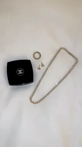 If it doesn’t sparkle like this, I don’t want it 🖤 #necklace 