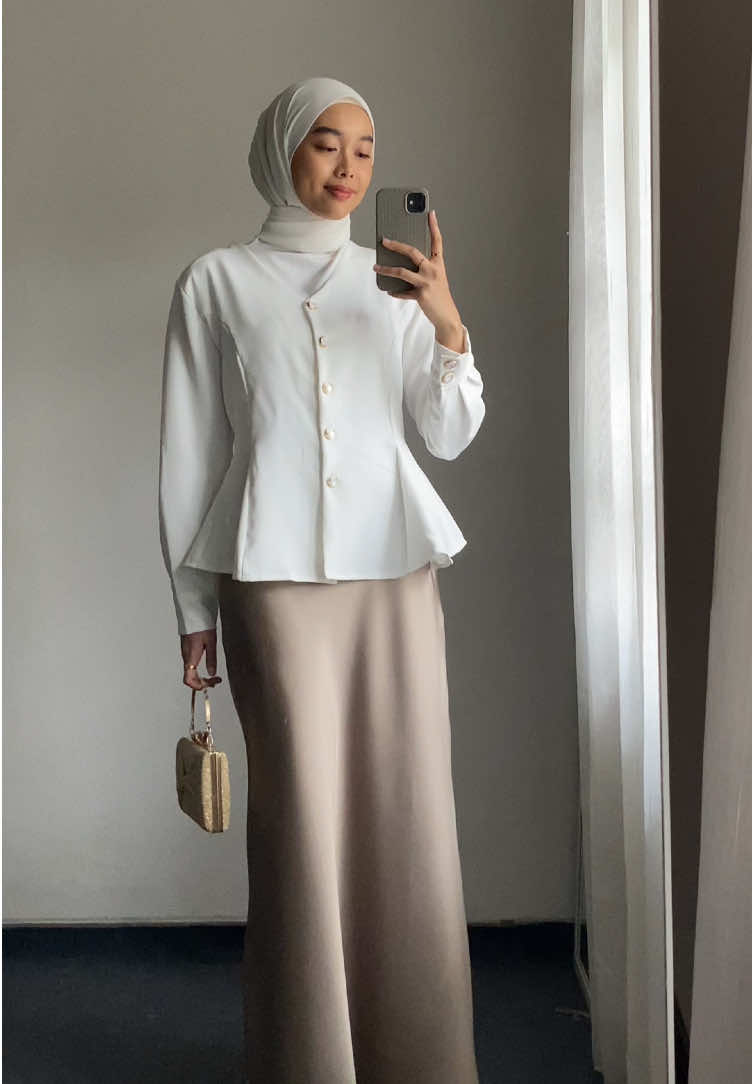 Rekomendasi outfit buat kondangan, classic & simple 🕊️ #weddingguest #outfitkondangan #kondanganoutfit #ootdhijab #ootdhijabstyle #ootdinspo #fitcheck #fyp 