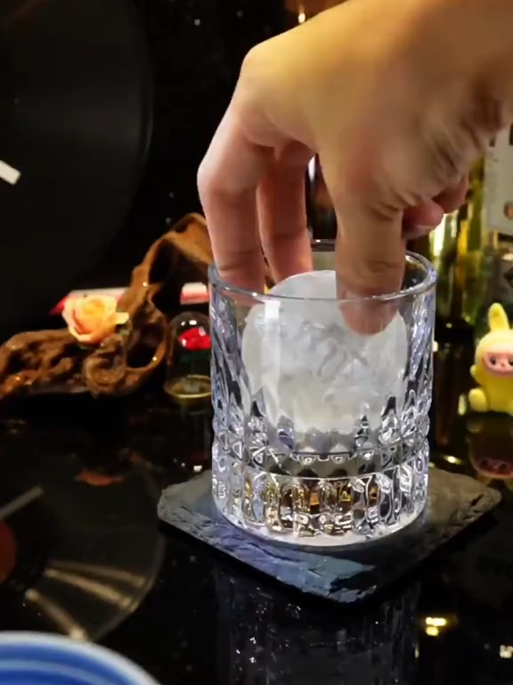 Ice Ball Molds, Set of 3 or 6,Slow-Melting Stackable Large Ice Cube Maker,2.5 Inch big Ice Spheres for Whiskey Cocktails Juice Beverages Bourbon