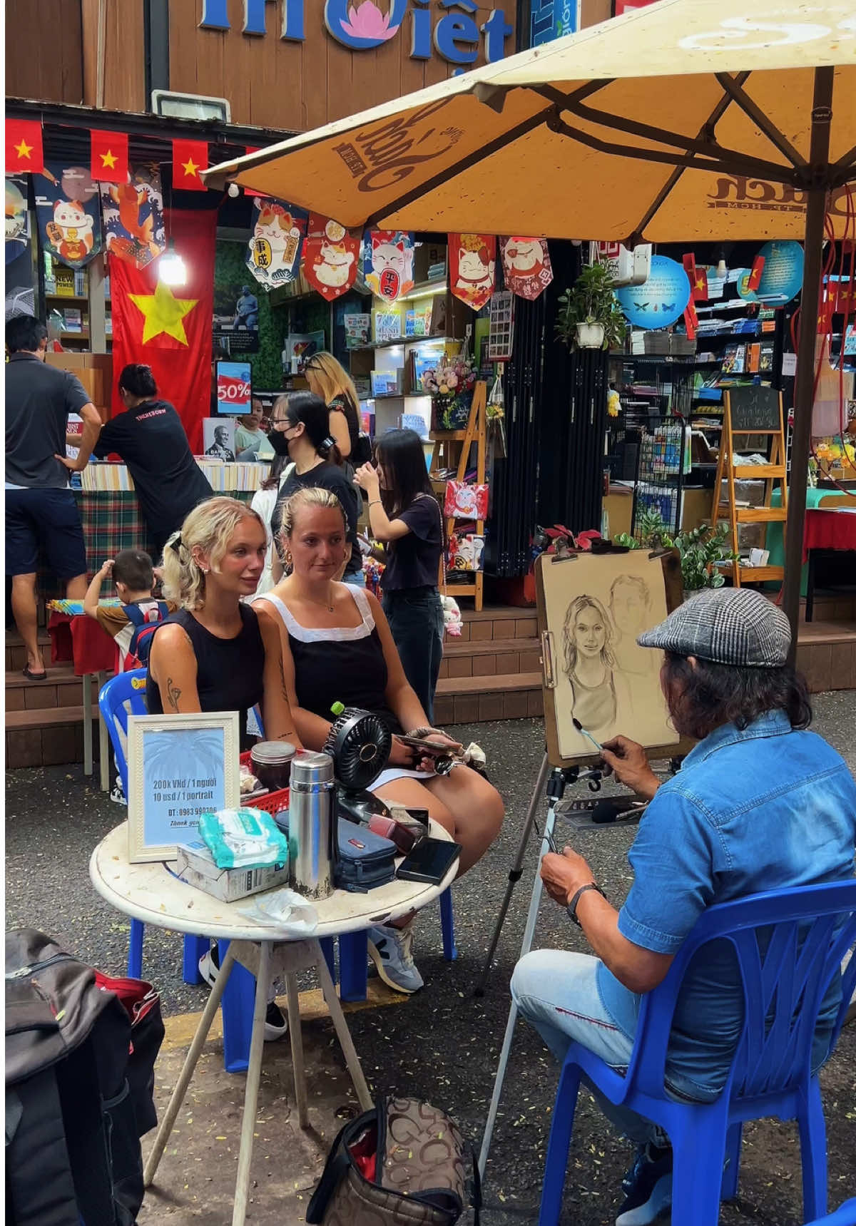 Located next to Notre Dame Cathedral, this is where you can relax with beautifully decorated bookstores. 📍Ho Chi Minh City, Vietnam. 👉🏻 Follow me for more beautiful moments of Vietnam 🇻🇳 ___________________ #bookstreet #hochiminhcity #saigon #vietnamtrip #visitvietnam #vietnamtravel #vietnam 