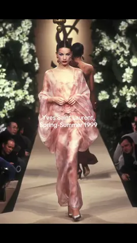#yvessaintlaurent #ysl #Runway #model #90sfashion #fashion #fashiontiktok 