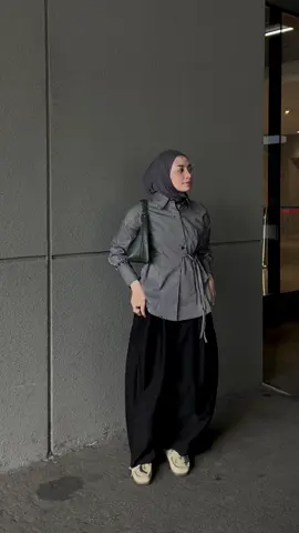 Just restock! Seruni black 😍 #kemejastripes #OOTD #ootdhijab #ootdwanita 