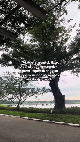 #fypシ #liriklagu #lewatberanda #soundviral #boysdontcry #anakpertama #4u #galaubrutal🥀 #quotestory #xyzbca 