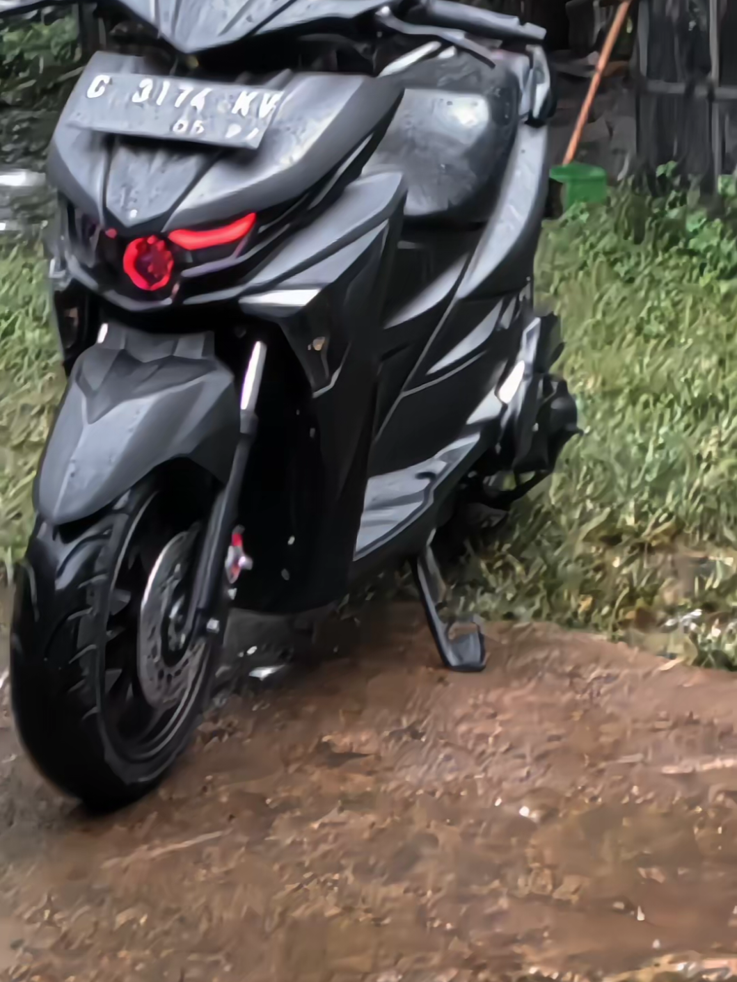 Aku hanya bisa menjadi diri sendiri. 😊 #motivation #dark #abuabu #knlpot soul gt 125 #gt125 #aerox #fyp #pecintamotor #yamahaindonesia #modified #cinematic #nmaxmodifikasi. 