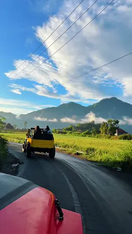 Jeeptour Kintamani Bali • #sunrise #bali #kintamani #jeeptour #wisatabali #explorebali #baliisland #balilife #balitrip #wisatabali #holiday #singaporeaninbali #singapore #korea #bookingjeepkintamani #bookingjeep #penginapankintamani #glampingkintamani #gunungbatur #mountbatur #balisunrise 