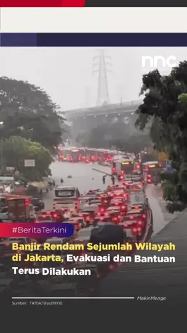 Hi, N-Peeps! Banjir melanda sejumlah wilayah di Jakarta, terutama di Jakarta Selatan dan Jakarta Timur, dengan total sekitar 53  RT (Rukun Tetangga) yang terendam hingga Minggu malam, 6 Juli 2025. Banjir ini dipicu oleh hujan lebat, luapan Kali Ciliwung, serta rob akibat pasang maksimum air laut di pesisir utara ibu kota. Wilayah terdampak parah antara lain Kelurahan Cawang di Jakarta Timur yang mencatat genangan air tertinggi mencapai 3 meter (300 cm), serta kawasan Bidara Cina dan Kampung Melayu. Di Jakarta Selatan, daerah seperti Kelurahan Rawa Jati dan Pengadegan juga mengalami genangan air antara 110 cm hingga 120 cm. Selain pemukiman warga, sejumlah ruas jalan di Jakarta Barat seperti Jalan Adi Karya, Kedoya Selatan, dan Jalan Daan Mogot juga tergenang air hingga 10-18 cm, menyebabkan gangguan lalu lintas dan aktivitas masyarakat. Evakuasi dan bantuan seperti sembako dan air mineral telah disalurkan oleh BPBD dan tim gabungan, sementara warga yang terdampak sebagian memilih mengungsi dan sebagian bertahan di rumah masing-masing. #banjir #banjirjakarta #beritaterkini #makinmengerti #nnc