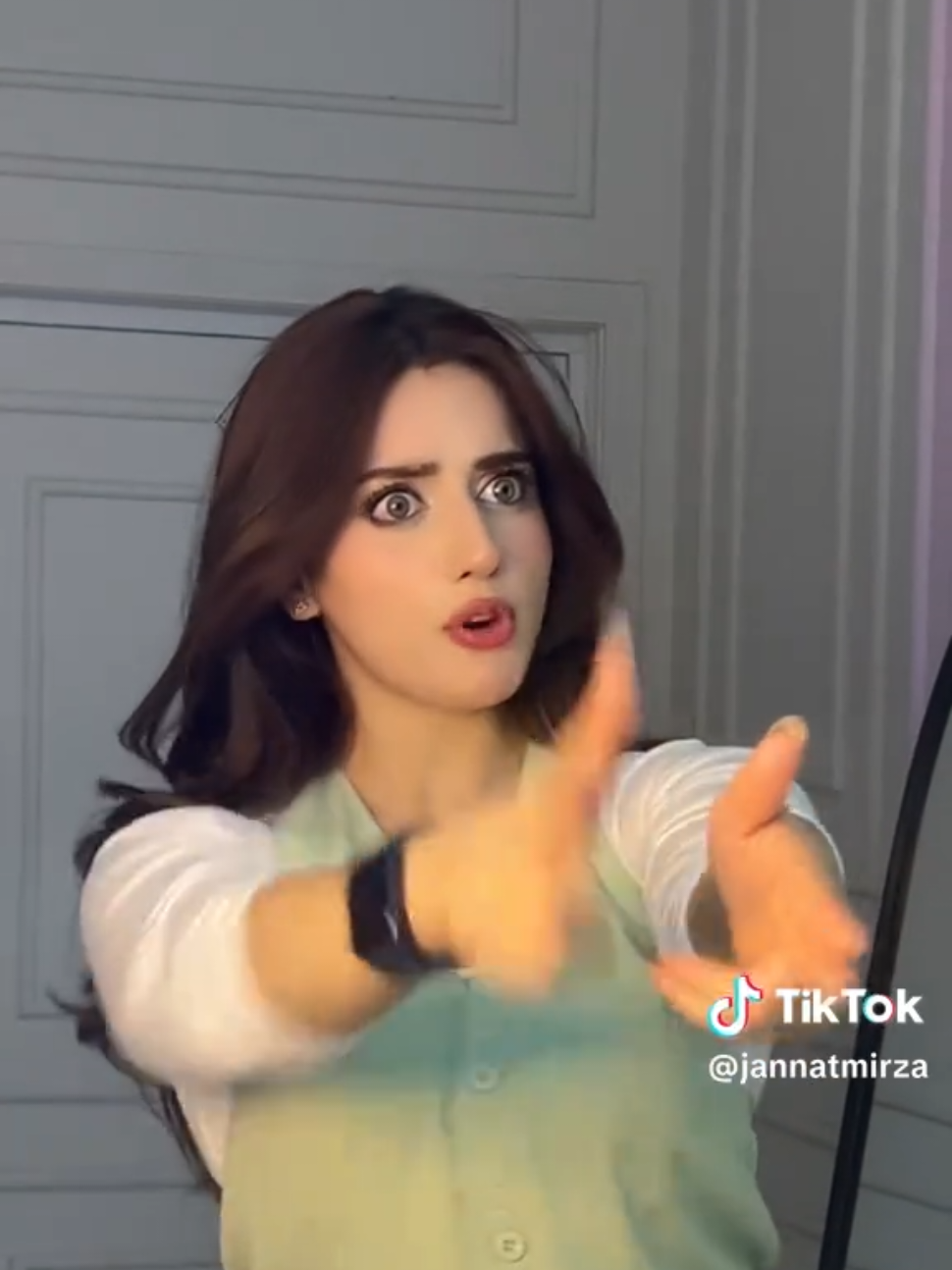 #freezeputyourhandsup #jannatmirza 