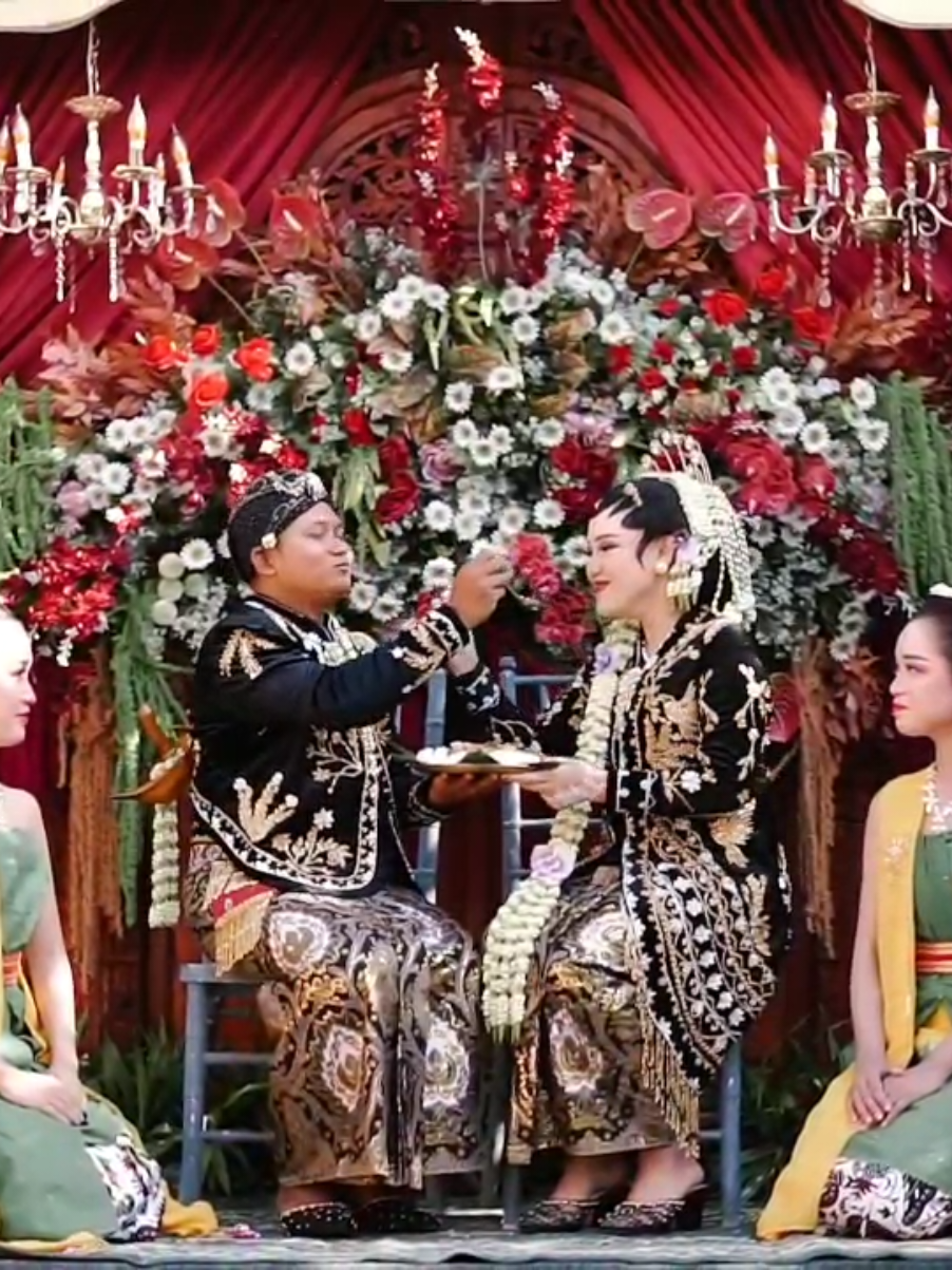 @Sanggar Rias Cahyo Muncar @CAHYO MUNCAR @shekarr @Hamida Owner Pawon Sambel  #fyp #fypage #fy  #pentol #pentolviral #espisangijo #makeup #rias #pengantinjawa #pengantin #pengantinviral #randublatung #cepu_blora #blora #bloramustika 