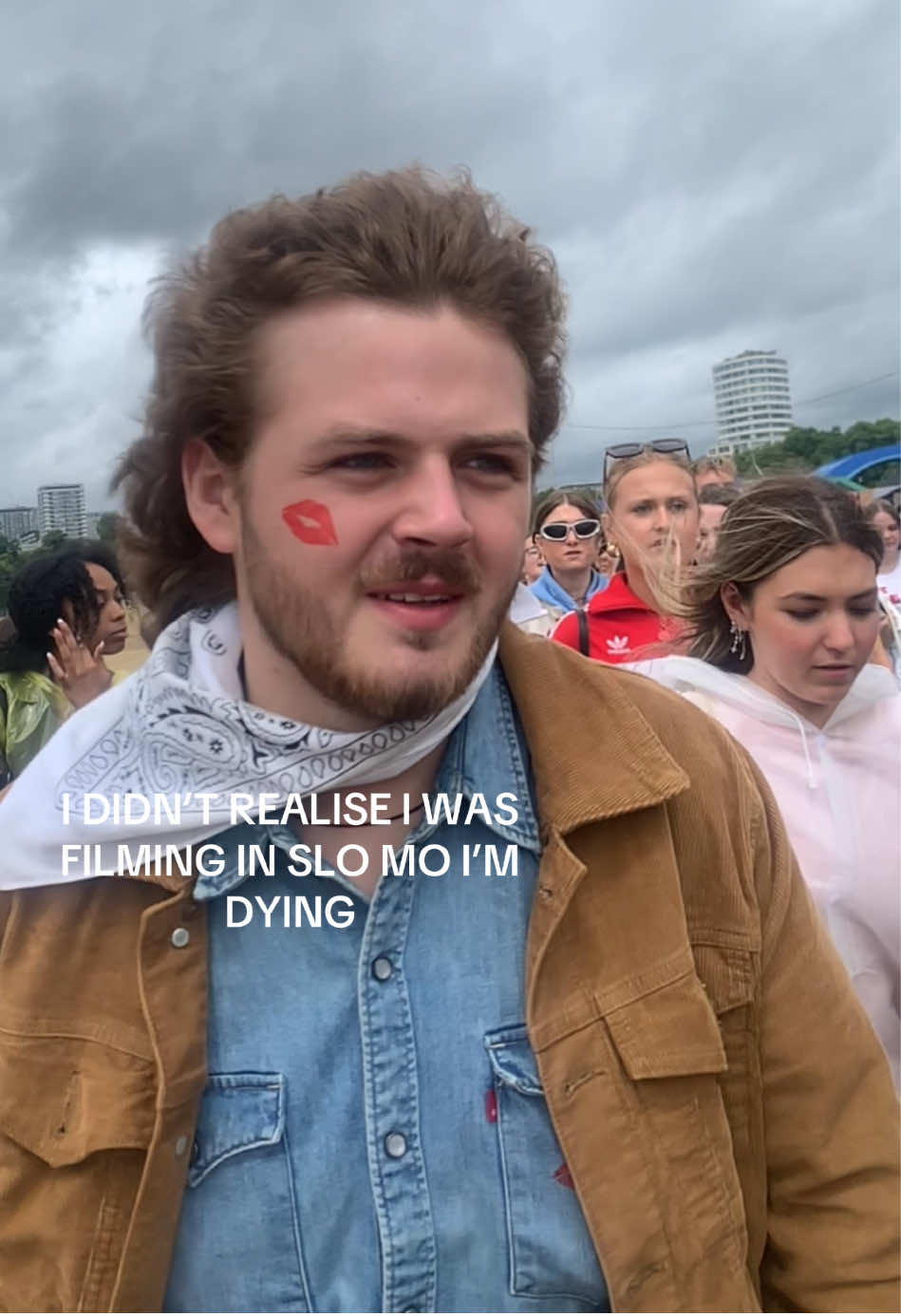 I WAS TRYING TO FILM THE CROWD #sabrinacarpanter #bsthydepark #festival #shortandsweet #manchild #mogging #servinglooks #diva #funny #fyp 