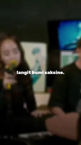 Langit bumi iki dadi saksine welas isun nyang riko sing ono ujunge. ♪ LANGIT BUMI SAKSINE @dinikurniaw @muflykey #langitbumisaksine #dinikurnia #muflykey #dangdut #lagujawa #laguosingbanyuwangi #musik #musikgram__ #fyp #fyptiktok #storyliriklagu 
