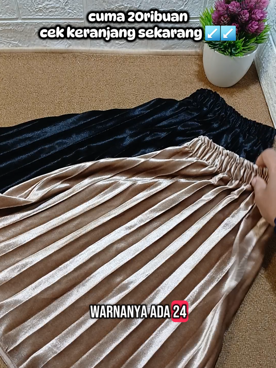 Real pict pengen beli semua warna 🥹 rok plisketnya bagus banget kamu harus punya #rokanak #rokplisket #rokplisketbludru 
