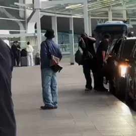 Đợi nhau, nắm tay nhau , cùng ngau đu công tác, ok i’m done  #jungkook #jimin #kookmin #jikook #jurie🎀 #xhhhhhhhhhhhhhhhhhhhhhhh #xh #xhtiktok #trend 