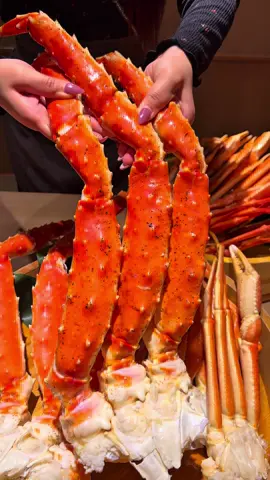 《贅沢すぎるタラバ蟹食べ放題(All-You-Can-Eat King Crab Feast🦀)》 【店名(StoreName)】 	 かにざんまい 吉祥寺店 【場所(Place)】 東京都武蔵野市吉祥寺本町1-25-10 【メニュー(Menu)】 タラバ蟹食べ放題コース ¥15,180(税込) 【その他詳細(OtherInfomation)】 今日ご紹介するのは東京の吉祥寺にある「かにざんまい」！ 身がしっかり詰まったタラバ蟹やズワイ蟹がコスパ良く食べ放題できるお店！蟹味噌や釜飯、お寿司なども食べ放題！蟹味噌にディップしたり、釜飯にタラバ蟹を乗せたり、様々なアレンジもできる！夢のような贅沢食べ放題にぜひ行ってみて！ Today, I’m introducing “Kanizammai” in Kichijoji, Tokyo! This restaurant offers an all-you-can-eat menu featuring cost-effective yet meaty king crab and snow crab. You can also enjoy unlimited kani miso, kamameshi, and sushi. Dip the crab into kani miso or top your kamameshi with king crab – there are so many delicious ways to enjoy it. Definitely check out this dreamy and luxurious all-you-can-eat experience! #japanesefood #東京グルメ #東京食べ放題 #Tokyo #日本旅行 #japantrip #吉祥寺グルメ #かに #かに食べ放題 #crab 