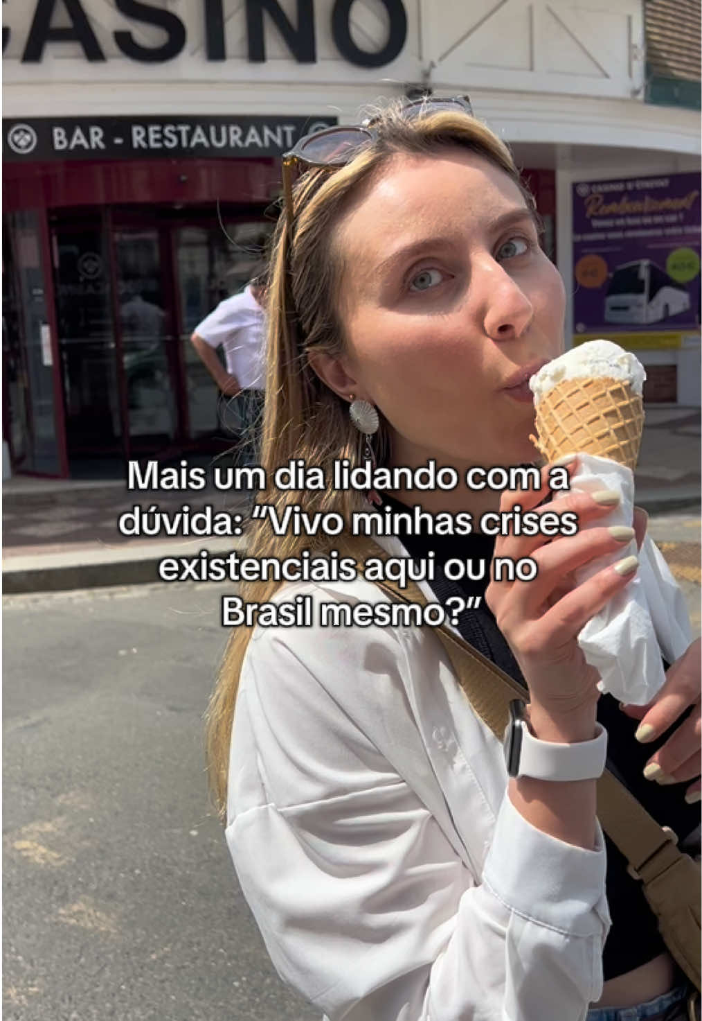 Um clássico na vida de todo imigrante: fico ou volto? A verdade é que não existe resposta certa. Só você pode descobrir o que faz mais sentido pra sua vida. 🫶🏻 #imigrante #morarfora #fy #fyp #brasileirospelomundo #brasileiranagringa #paris #imigrantes 