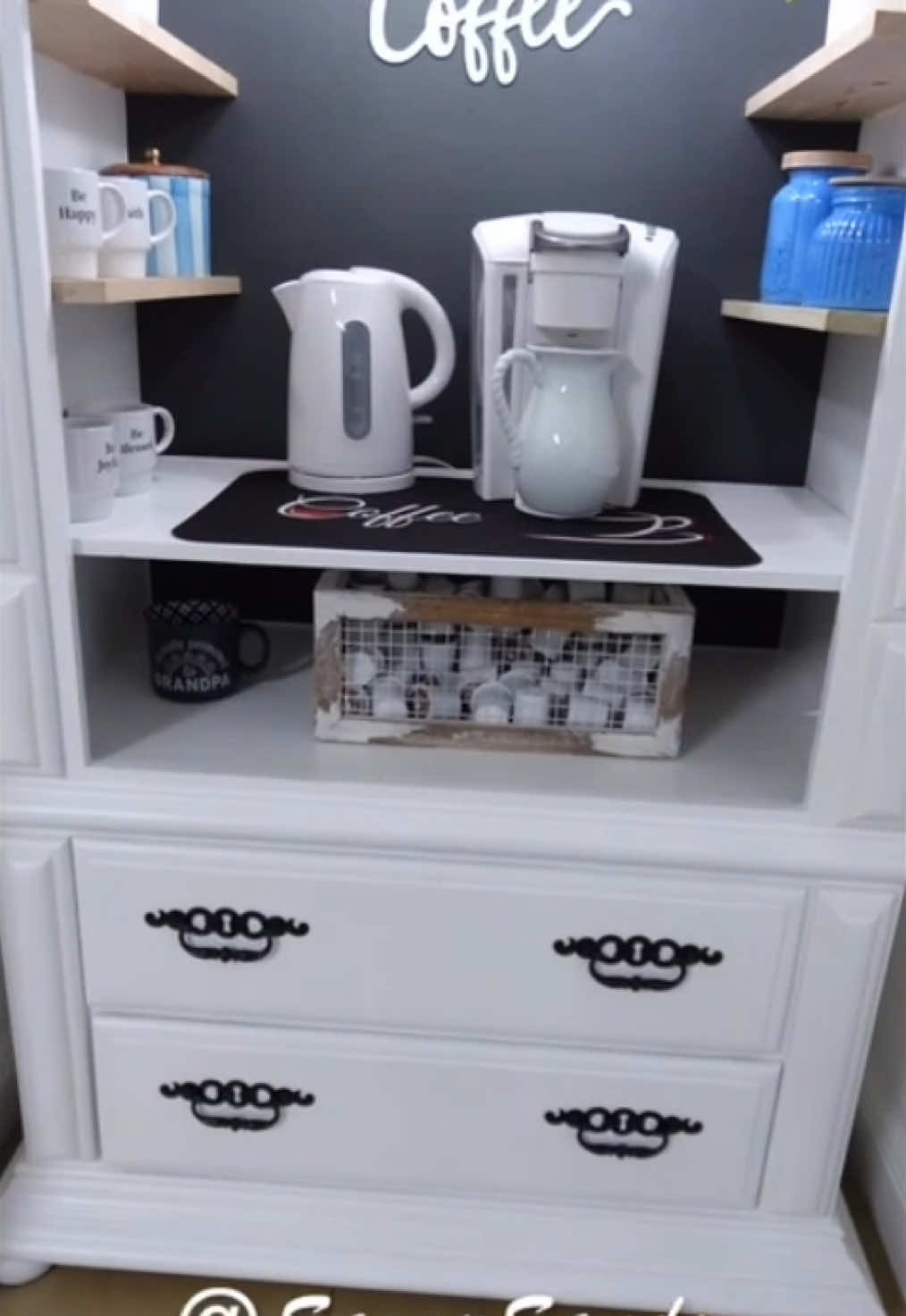 Rinconcito de la cocina decorados / Estación del Café #cocina #decoracioncocinas #youtubes #savvysandy  #decoracionesfaciles #ideasparadecorar #decorideas #homedecor #manualidades #manualidadesfaciles #decorlover 