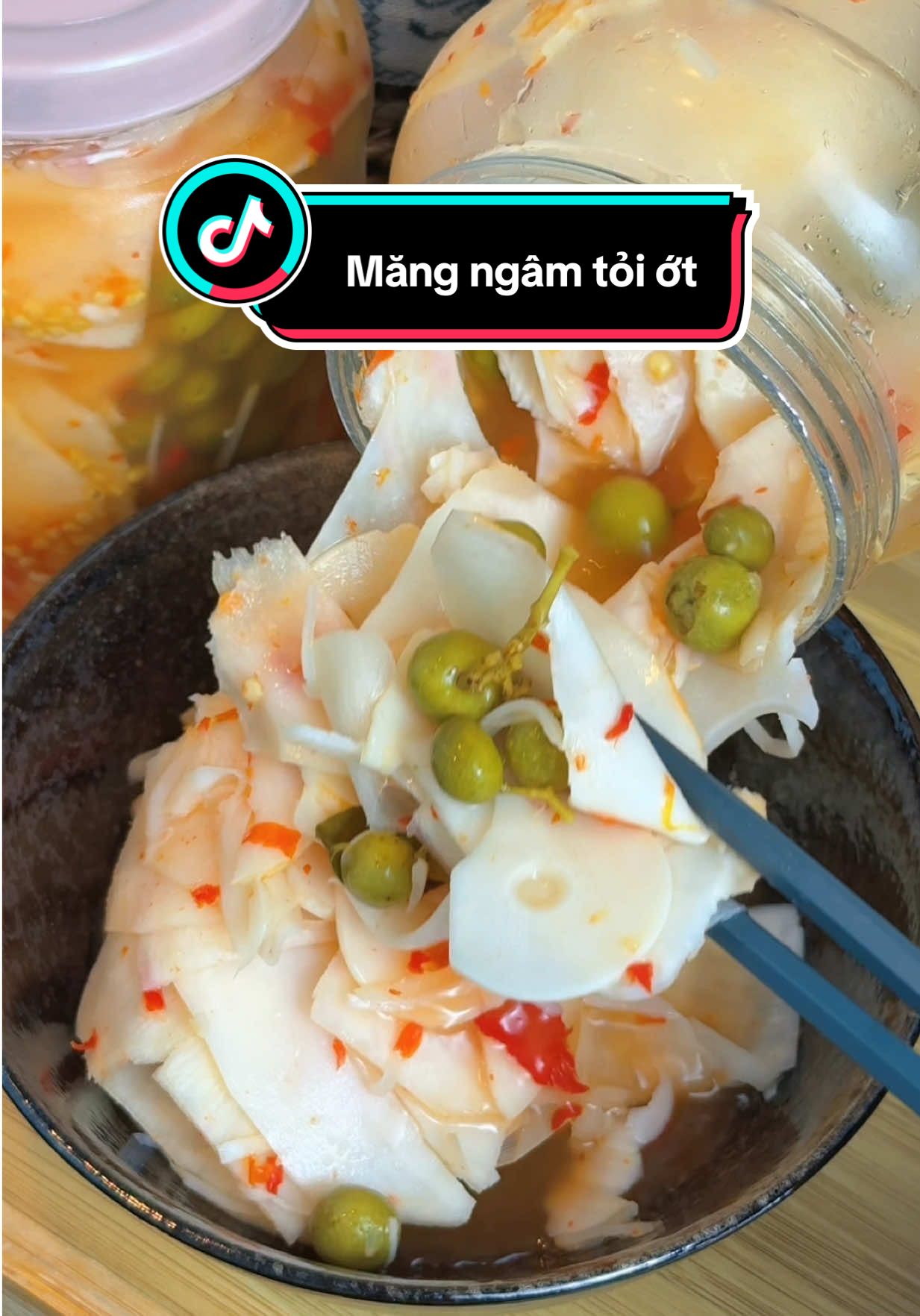 MĂng ngâm tỏi ớt mà ăn mì gói thì thôi luôn, ngoài ăn mì còn nấu cnah chia hay lẩu hay làm gỏi măng cũng rất là ngon á #nấuăncùngn👩🏻‍🍳 #ancungtiktok #review #mangngamtoiot #mangngammacmat #caonguyenda #migoi #mukbang #viral #food 