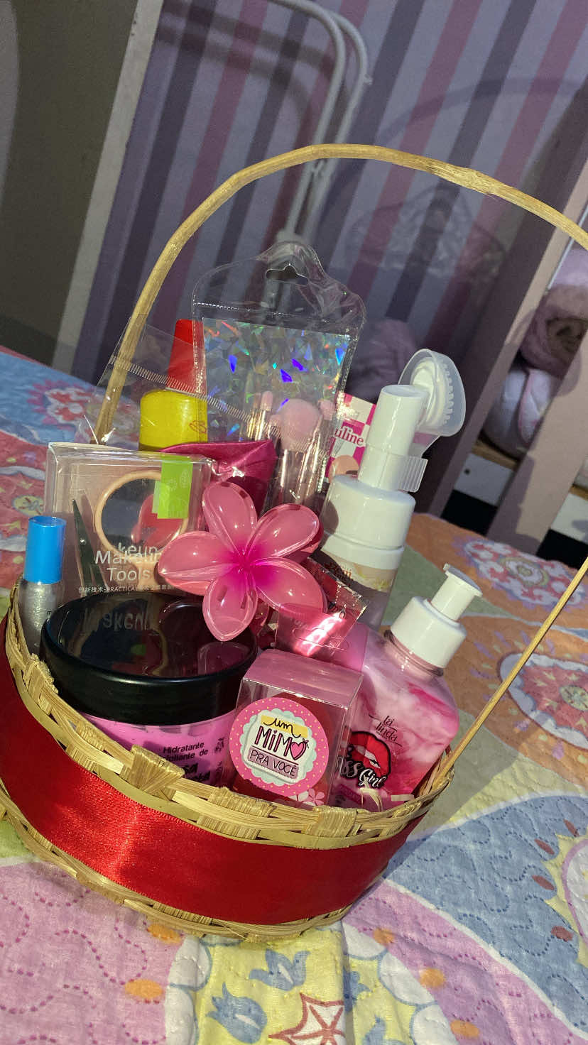 Que cesta perfeita!! • • • • •sigam muito a @studio_stecristina e já vão agendar o horário de vocês 🩷🤭 • • • • •#fyyyyyyyyyyyyyyyy #lashdesigner #depilacaofeminina #umboxing #vira 