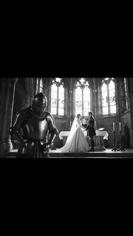 كنتُ فارسَكِ حين لم يكن هناك مملكة… واليوم، تسكنين مملكة غيري.#furyou #قصيدة #اقتباسات #خذلان 